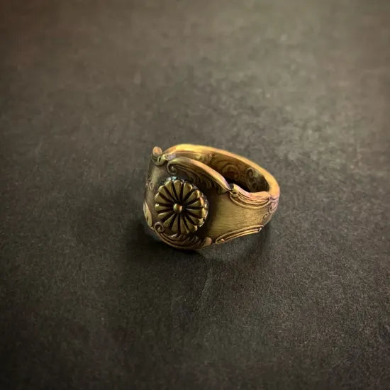 御菊・琥珀銅章戒
 ｜CHRYSANTHEMUM SPOON RING(手工訂製款)