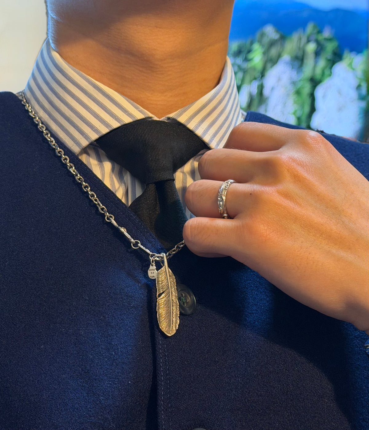 聖羽之墜｜Feather Right Facing Pendant, Medium