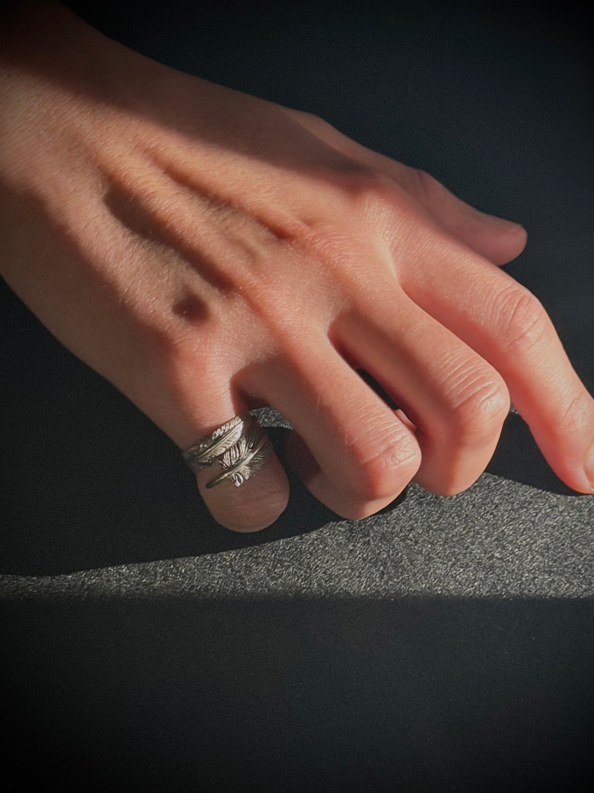 智羽之環｜Feather Rhodium Curled Ring