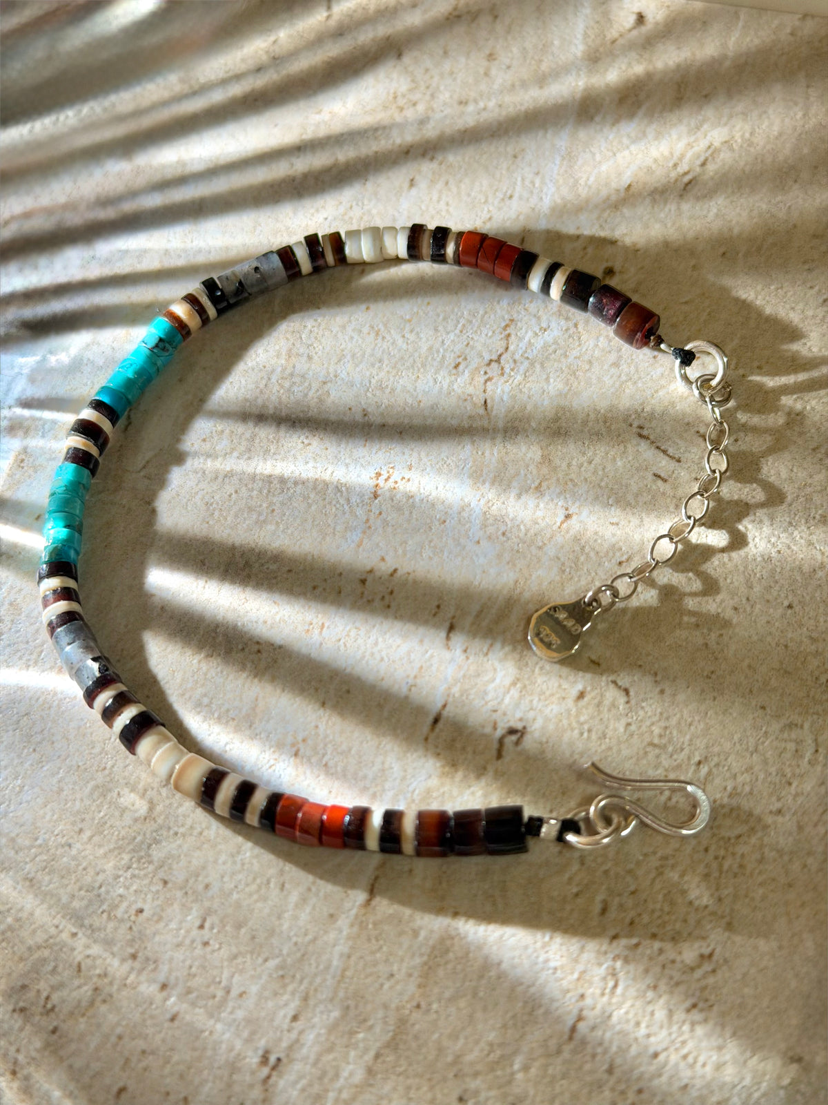 青曜之環｜Silent Ember Dusk Heishi Stone Bracelet