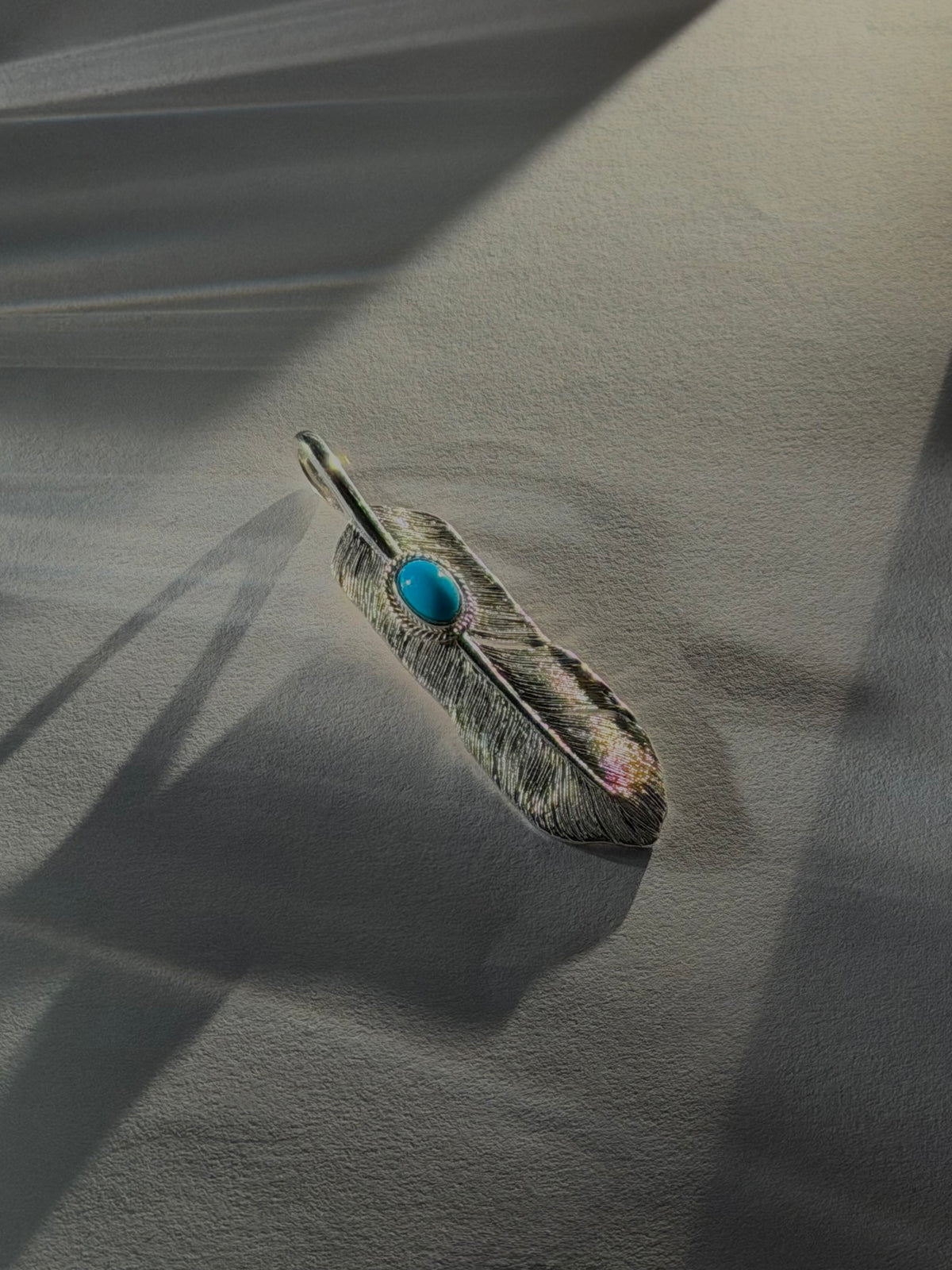 睡美人聖羽之墜｜Feather Natural Silver Color Sleeping Beauty Turquoise Left Facing Pendant, Medium