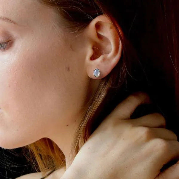 貝映澄光耳釘｜Natural Shell Oval Stud Earrings
